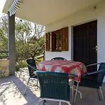 بيت للعطل House Small Robinson *